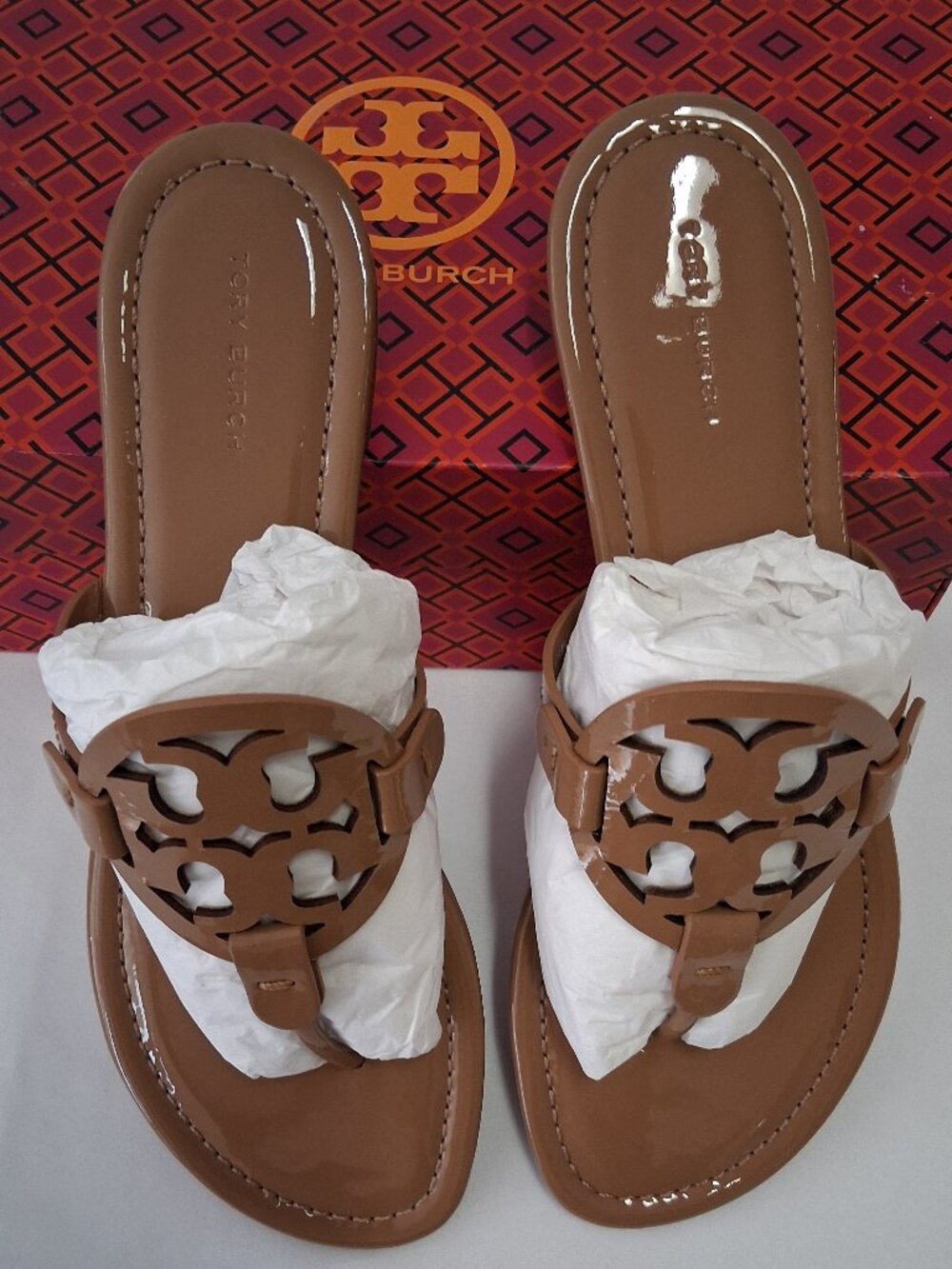 Tory Burch Miller Patent Leather Sandals Color: Tan Size: 9 New In Box - Picture 2 of 5